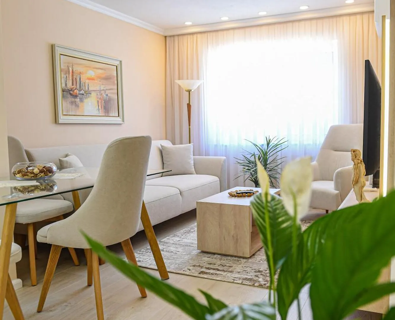 Oma'S Apartment Shkoder